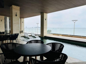 Gorgeous Beachfront apartment 6C